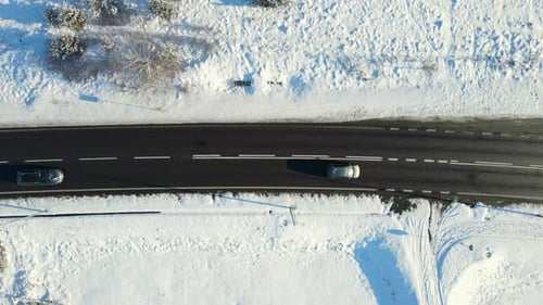 Multiple cars driving after each other while other vehicles are driving into the other direction on