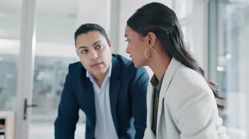 Trabajo en equipo, comunicación en la oficina y planificación de empresarios y desarrollo de proyectos