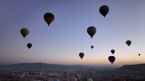 Vallée pleine de ballons dans le ciel, Cappadoce