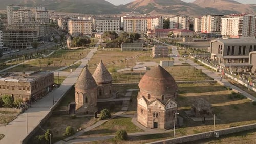 Monument des Trois Kumbets à Erzurum (en hausse)