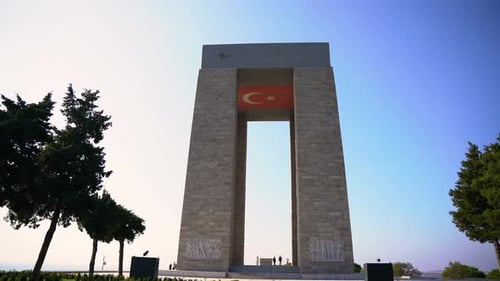 Enorme Monumento aos Mártires de Çanakkale