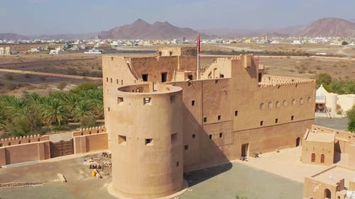 Château fantaisiste de Jabreene dans le Sultanat d'Oman, sortie en chariot