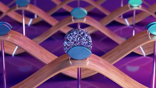 Eine 3D-Animation einer glitzernden, strukturierten Kugel, die unter violetten Farbtönen auf einem hölzernen Wellenpfad navigiert