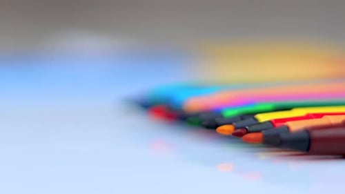 Rackfocus colorful marker pen closeup