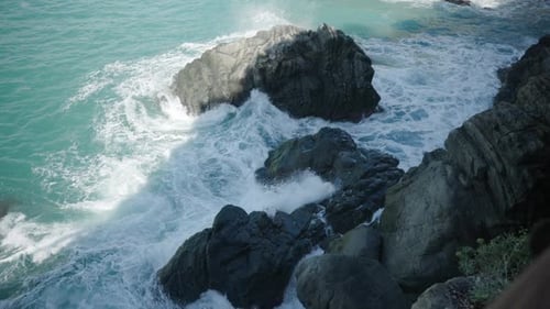 White waves splashing on the rocks of Italy - Slowmo