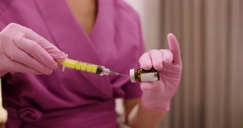 Procédure de rajeunissement par injection de beauté pour femme