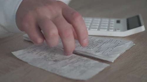 Calculating Expenses Effectively Using Receipts Along With a Calculator for Accuracy