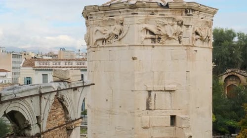 Ágora romana con la Torre de los Vientos en la ciudad de Atenas, Grecia, sitio arqueológico de la Antigua Roma