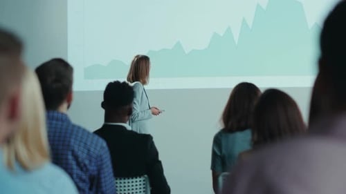 Der kybernetische humanoide Roboter von Future is Now trifft das Publikum auf dem Wirtschaftsseminar Human and Cyborg