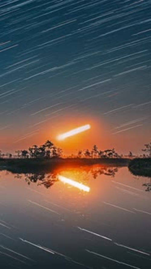 Timelapse Ungewöhnlicher natürlicher Hintergrund in der Abenddämmerung
