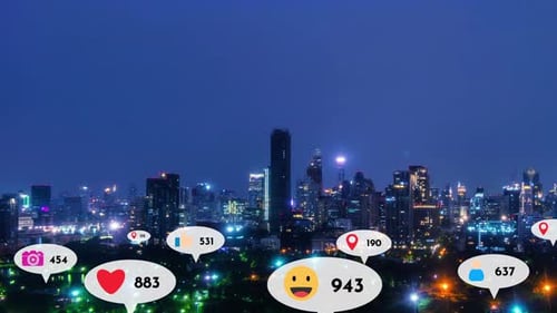 Los íconos de las redes sociales sobrevuelan el centro de la ciudad y muestran a las personas