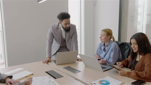 Collaboration Among Diverse Teams in a Contemporary Office Setting to Enhance Innovation