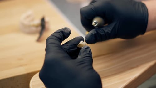 Close Up Professional Laboratory for the Production of Dental Protoses Veneers and Crowns a