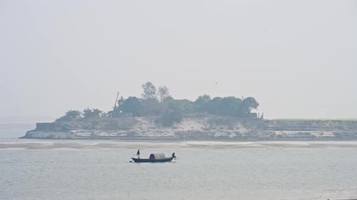 Faridpur Bangladesh Misty Padma River Delta Small Wooden Transport Craft Navigating Hazy Waterways
