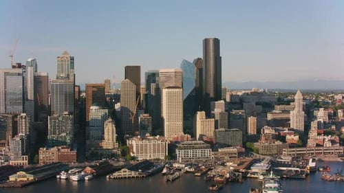 Seattle, Washington, vers 2019. Vue aérienne du centre-ville de Seattle. Tourné depuis un hélicoptère avec Cinefl...