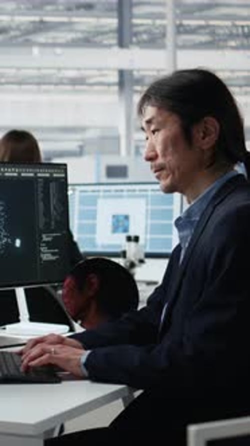 Vertical Video Senior Manager in Semiconductors Factory Analyzes PCB Architecture with AI Model