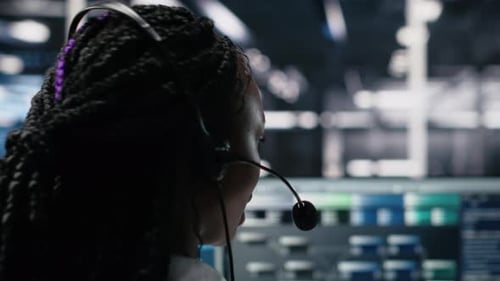 Data Center Admin Using AI Assistant to Provide User Technical Support