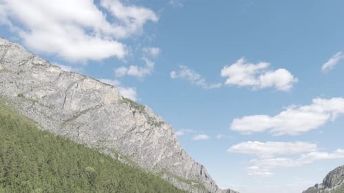 Paysage serein des montagnes de Vratsa