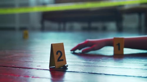 Close-up de uma cena de crime na casa de uma pessoa falecida Homem morto Linha Policial: pistas e evidências, série