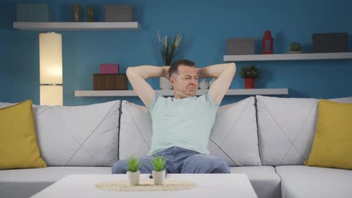 L'homme qui transpire sent mauvais et ça sent mauvais.