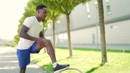 Man Experiences Knee Pain During Workout