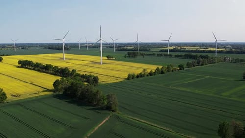 Luftbild Windkraftanlage zur Stromerzeugung Erneuerbare grüne saubere Energie Nachhaltiges Leben