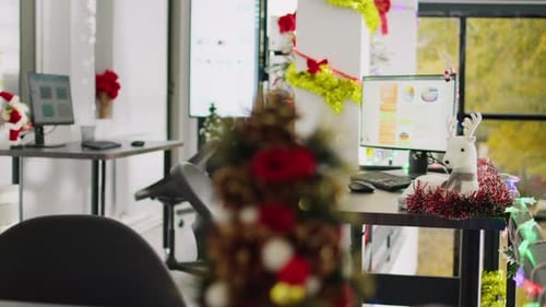 Escritório decorado festivo vazio