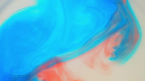 Abstraktes Hintergrundvideo zum Mischen von blauen und roten Farben auf weißem Hintergrund