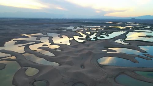 Un drone a filmé des lacs de piscine