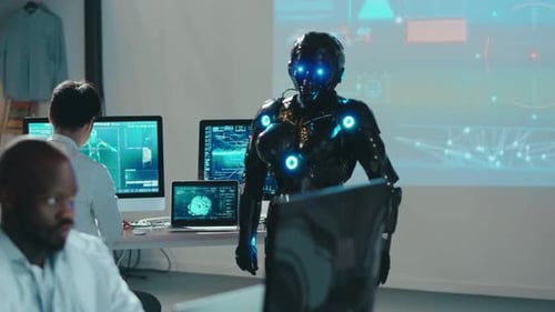 Robotertests im professionellen High-Tech-Labor: Drei multiethnische Roboterspezialisten führen Tests durch