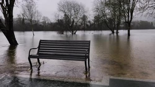 Parque da cidade inundado pelo rio Lima.