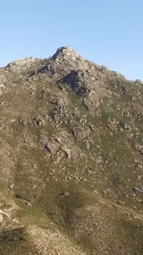 Berge, Hügel in Portugal, Vertikales Video
