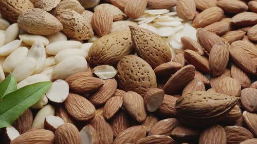 Shelled almonds, peeled almonds and almond slices.