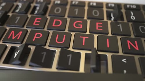 EDGE COMPUTING-Text mit Umdrehen der Tasten des Computers enthüllt