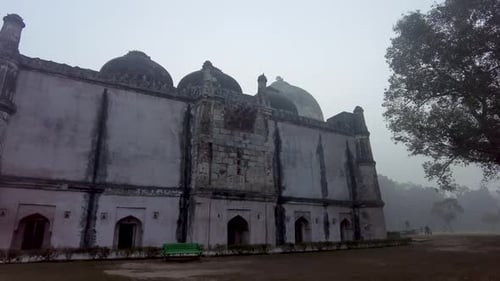 Vue arrière de la mosquée à trois dômes, jardin Lodi, Delhi