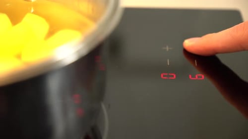 Adjusting Modern Induction Cooktop Temperature for Cooking
