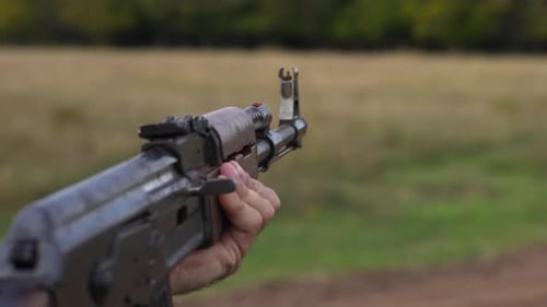 Maschinengewehr halten 07