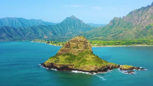 Vista aérea da Ilha Mokolii, Kualoa, Oahu, Havaí, Estados Unidos.