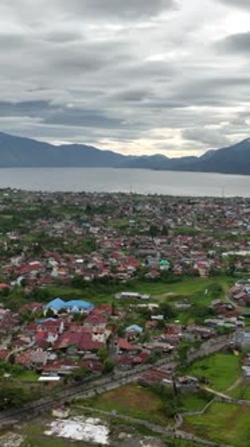 Ville de Takengon et lac Laut Tawar, Sumatra, Indonésie