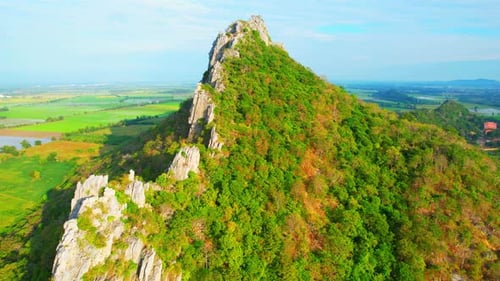 Atemberaubende Luftbilder über die Kalksteinberge
