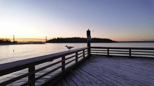 Cais panorâmicos de madeira em Ambleside ao pôr do sol, temporada de outono, West Vancouver, Vancouver
