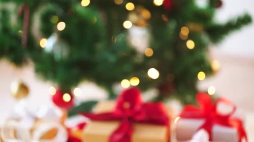Conceito de Natal, Ano Novo e Celebração — Hands Tilintando Copos de Espumante
