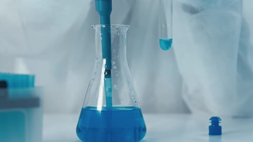 Vidéo sur le travail en détail sur les technologies de pointe et les normes de sécurité des cliniques