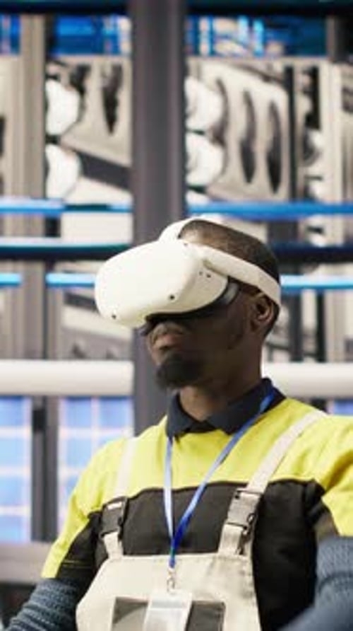 Vertical Video Smart Factory Specialist Using Virtual Reality Simulation to Predict Failures