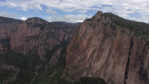 Vista aérea panorámica del Cañón de Candamena, Chihuahua