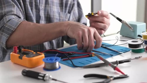 Master Repairs Mikrochip