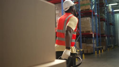Warehouse workers are working warehouse.