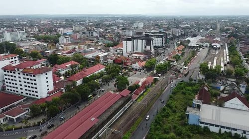 Vue aérienne par Drone du paysage de circulation de la ville de Yogyakarta, Indonésie.