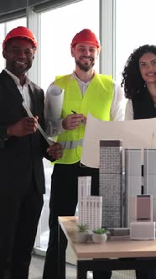 Equipo de construcción con modelos de construcción