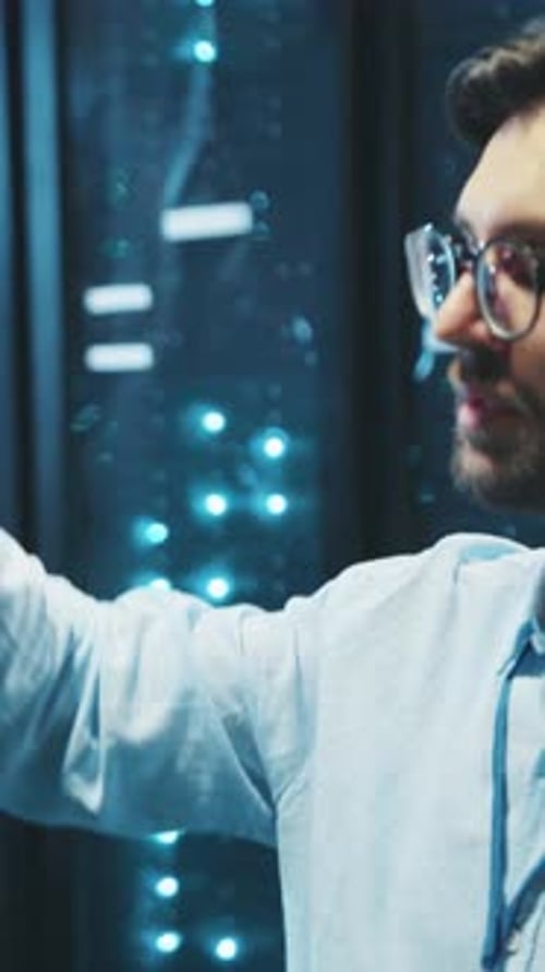 A Dedicated and Focused Professional Skilled in Navigating a HighTech Work Environment